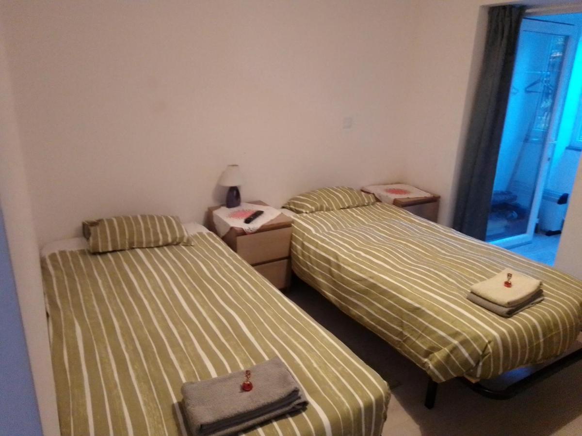Guesthouse Marialva Park Corroios Kültér fotó